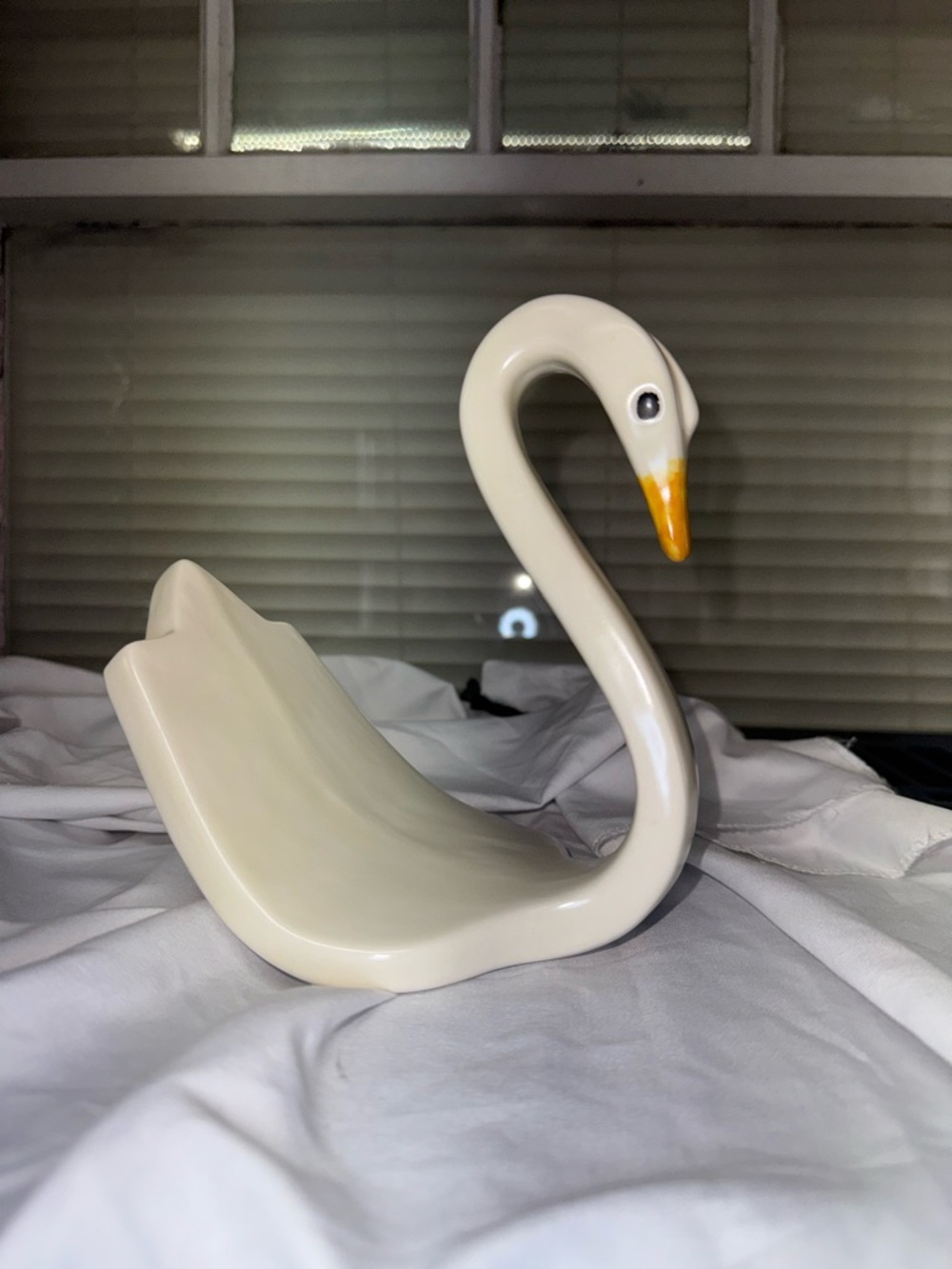 Vintage Ceramic Swan Decorative Dish/towel holder